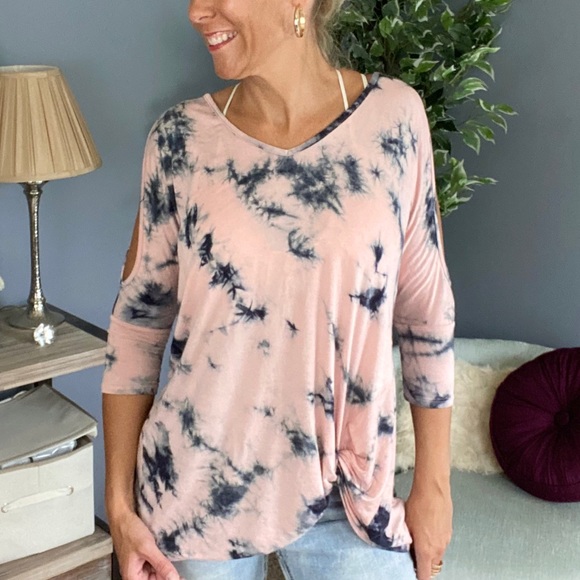 Tops - Tie dye front twist tunic top